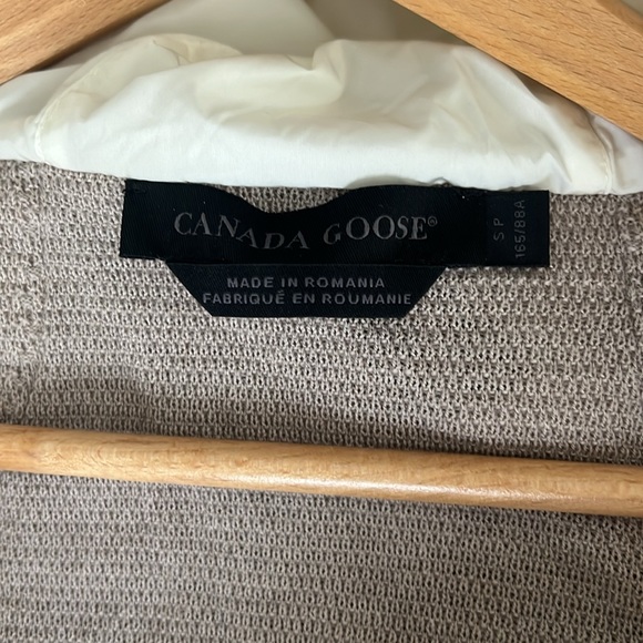 Canada Goose Cream/Beige Puffer Sweater Small - Picture 6 of 6
